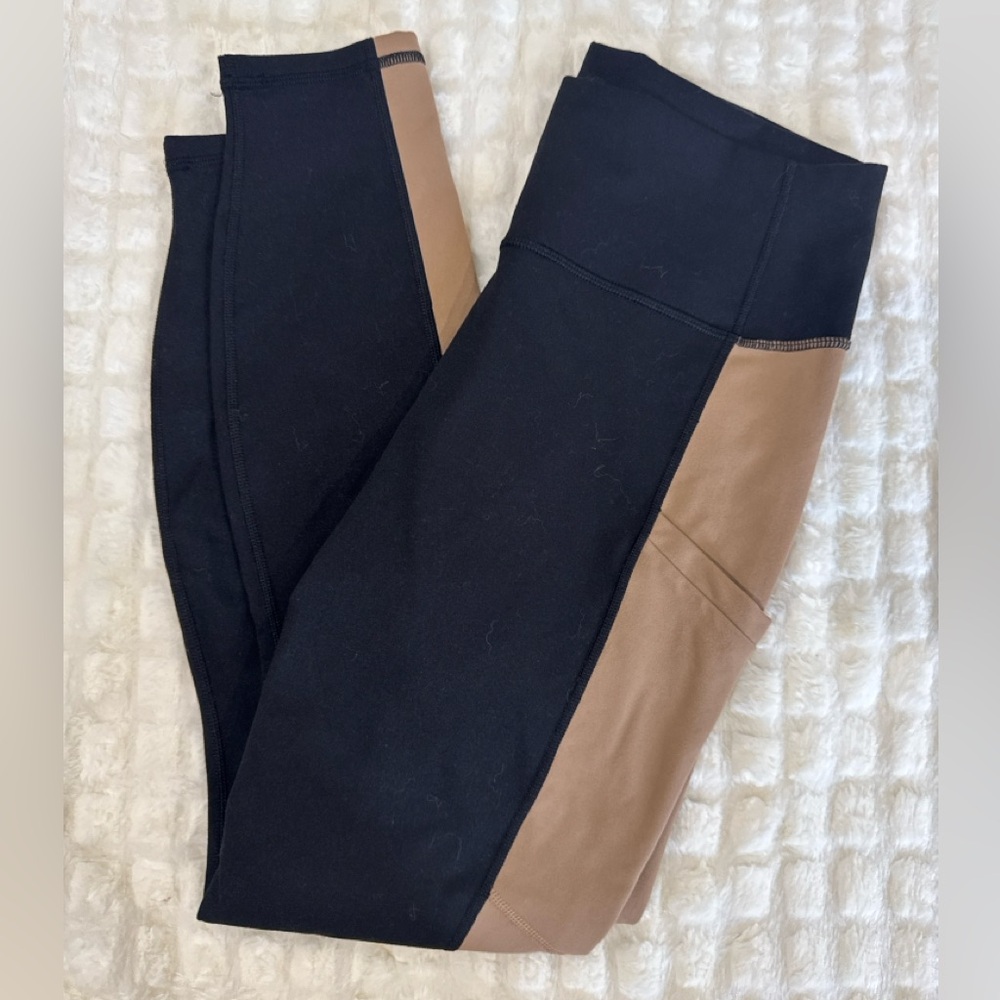 Women’s Fabletics Black and Tan Leggings. L.